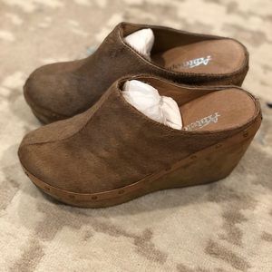 NWOB Anthropologie Antelope collection clogs